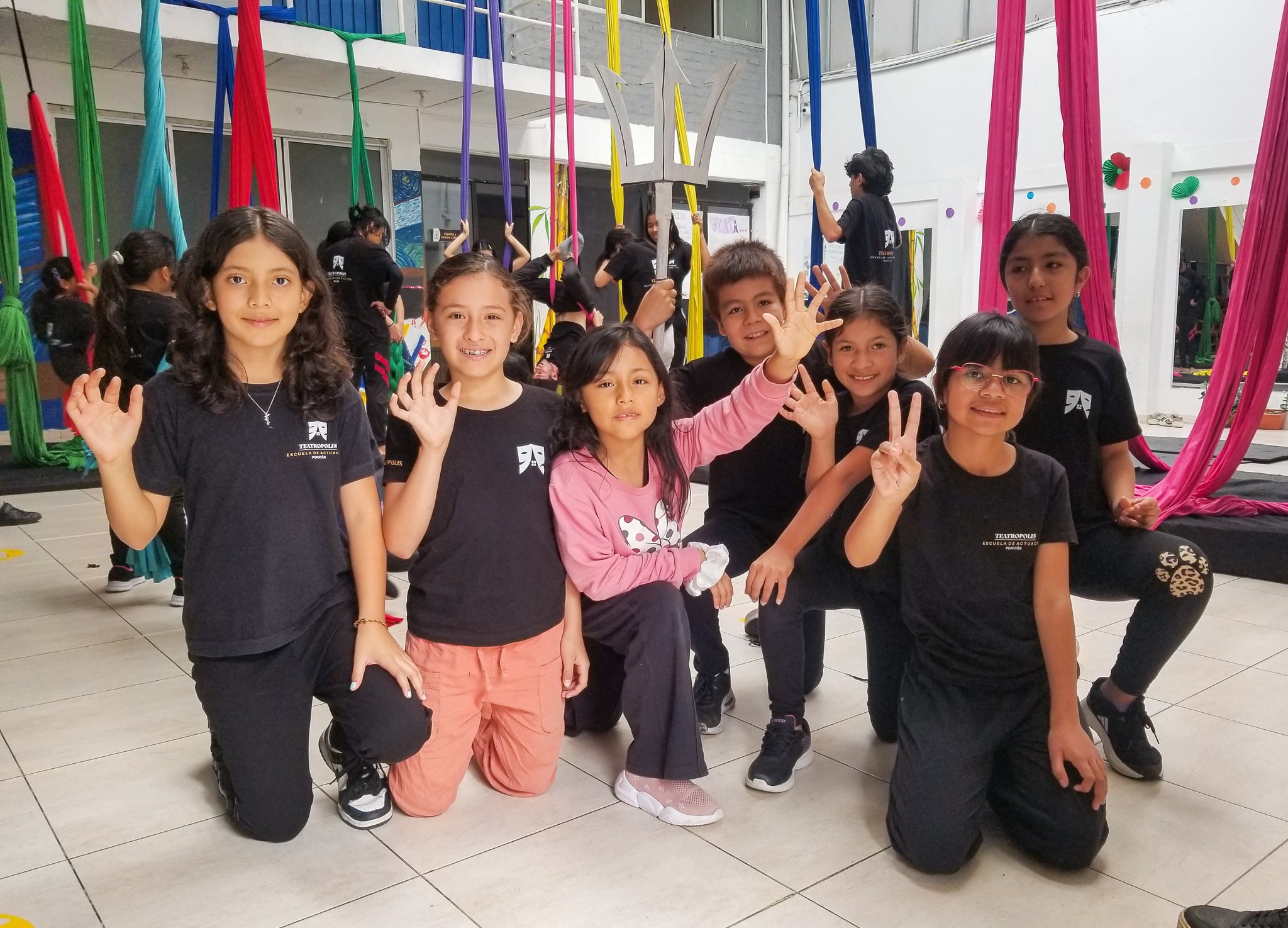 Estudiantes de Teatropolis en ensayo